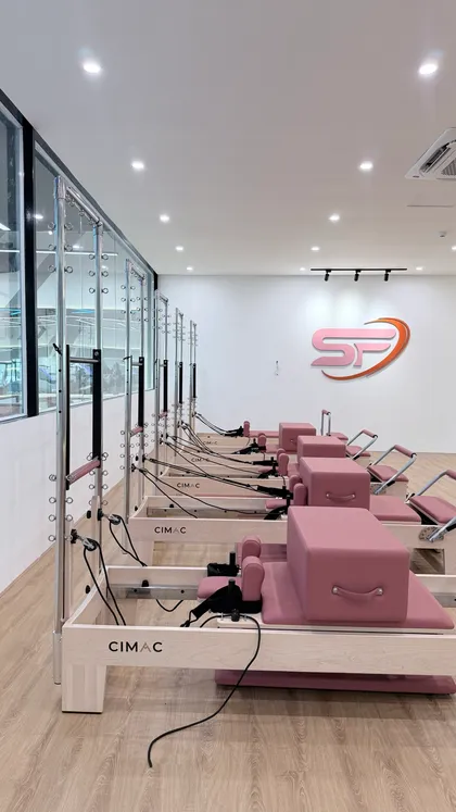 Dãy Reformer gỗ Maple kèm Tower — máy Pilates Cimac khung gỗ Maple