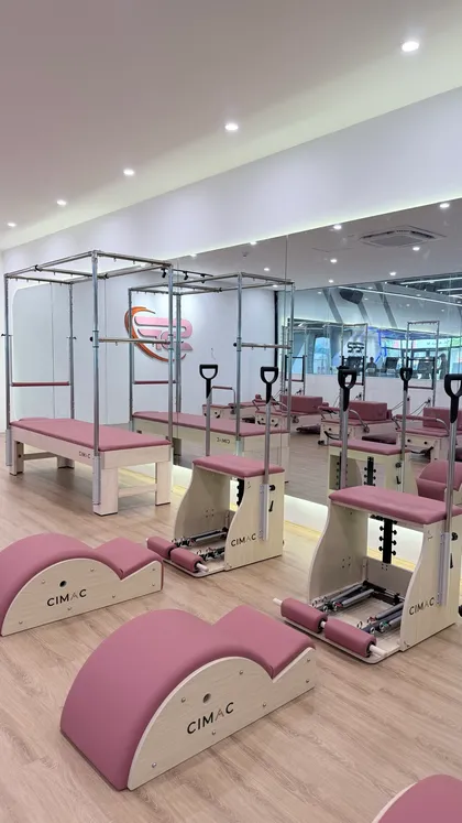 Cả bộ thiết bị trong một phòng tập — máy Pilates Cimac khung gỗ Maple