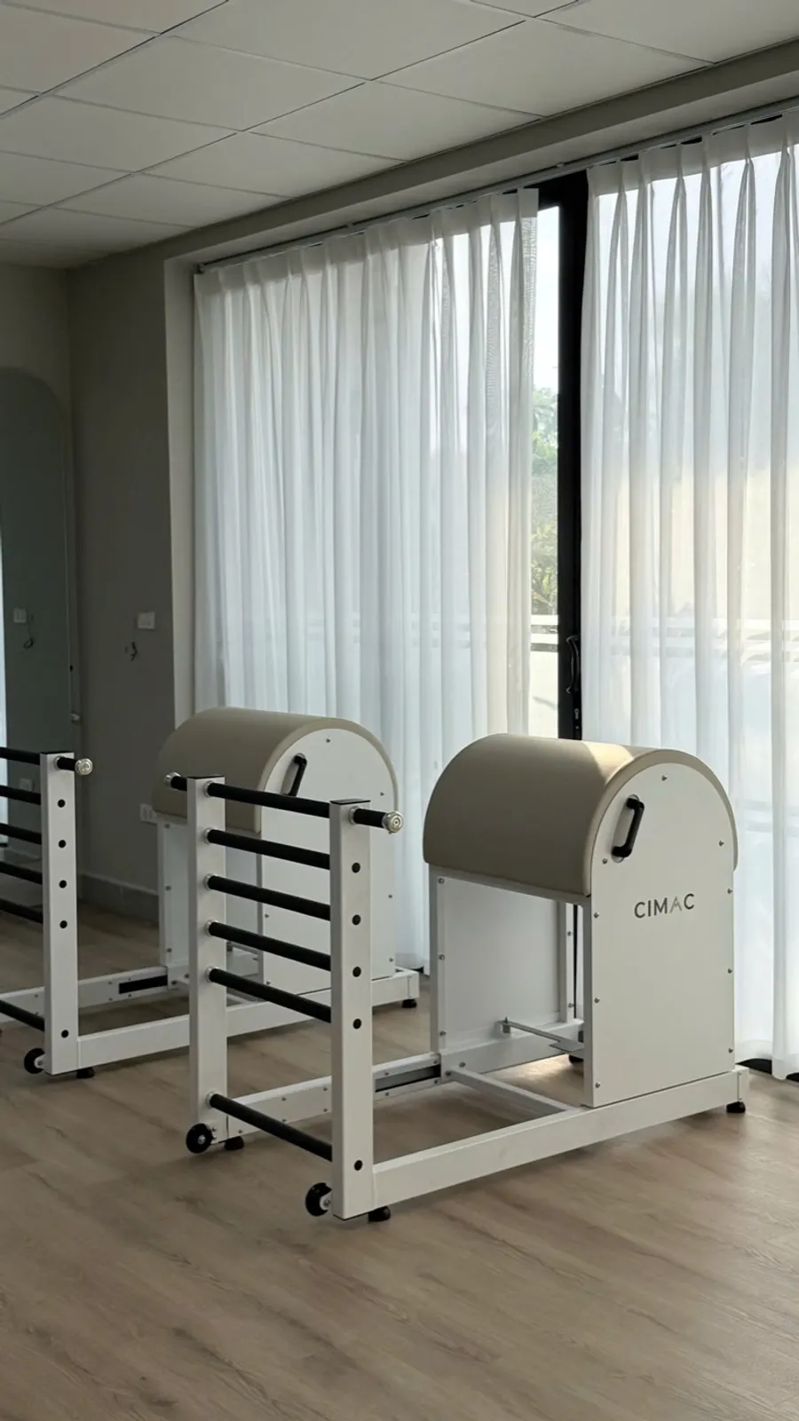 Bộ máy Pilates cổ điển Cimac khung trắng: Wunda Chair và Ladder Barrel
