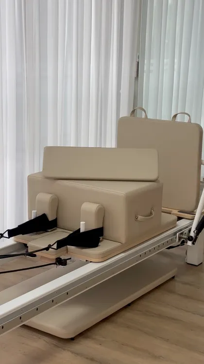 Sitting box và đai chân đi kèm — máy Pilates Cimac khung nhôm
