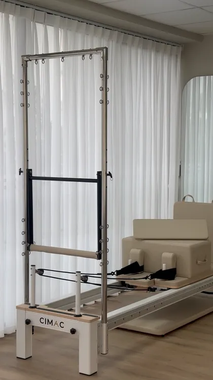 Reformer khung nhôm lắp khung Tower — máy Pilates Cimac khung nhôm